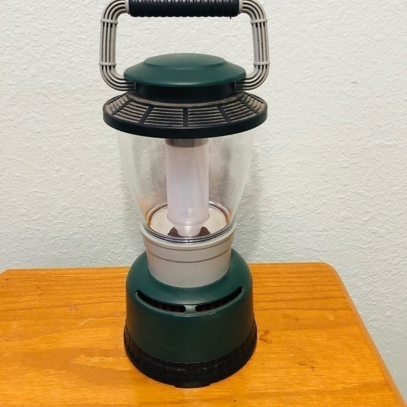 Coleman battery /electric lantern - Picture 2 of 5